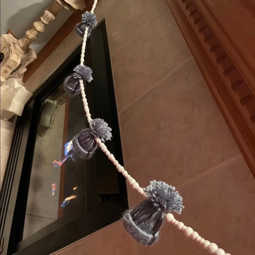 Mini winter yarn hat garland decoration